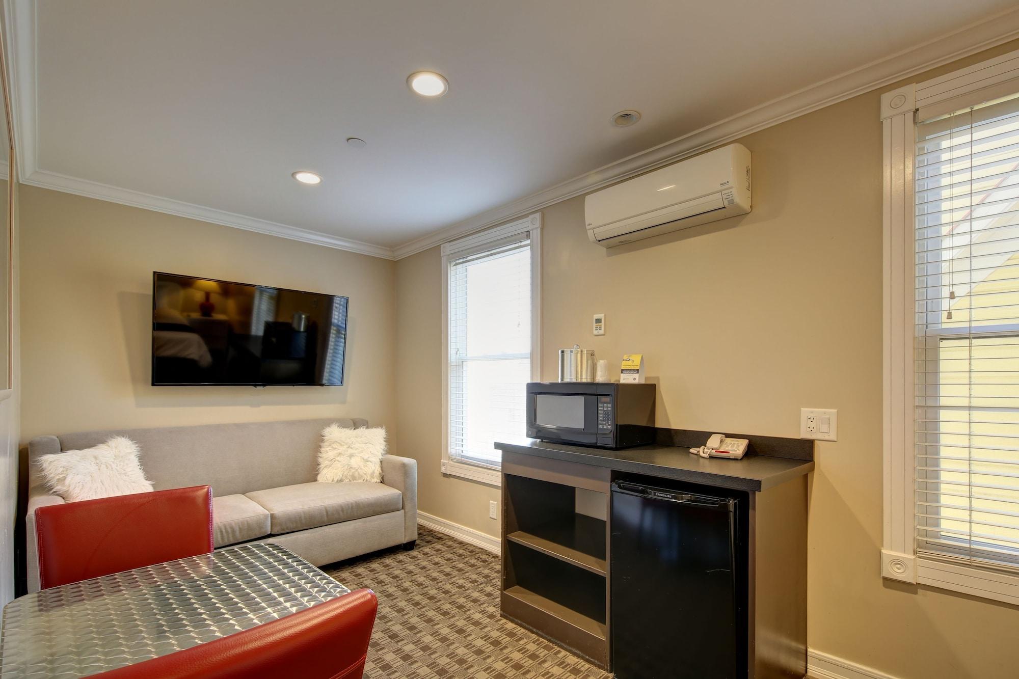Glenmore Plaza Hotel Авалон Екстериор снимка