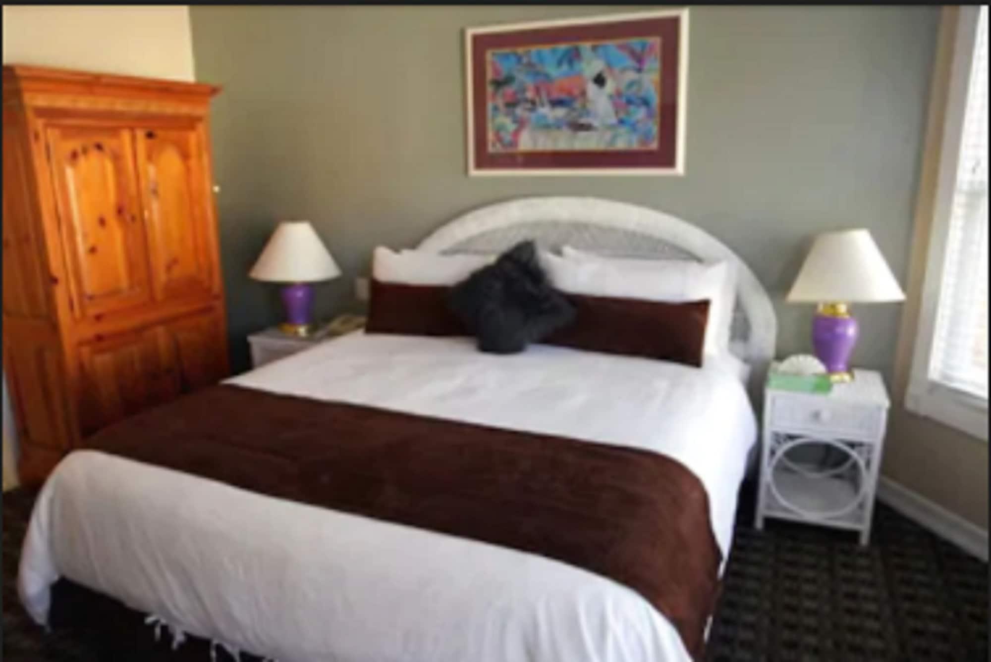 Glenmore Plaza Hotel Авалон Екстериор снимка