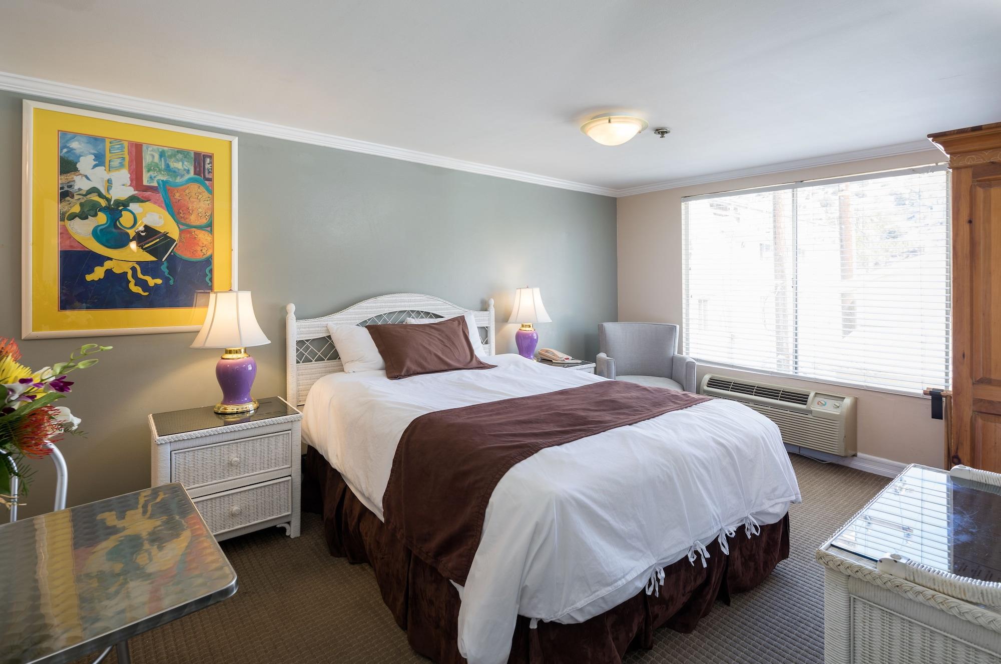 Glenmore Plaza Hotel Авалон Екстериор снимка