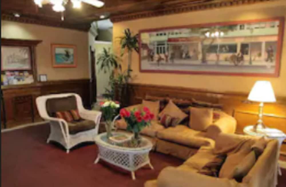 Glenmore Plaza Hotel Авалон Екстериор снимка