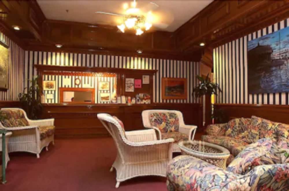 Glenmore Plaza Hotel Авалон Екстериор снимка