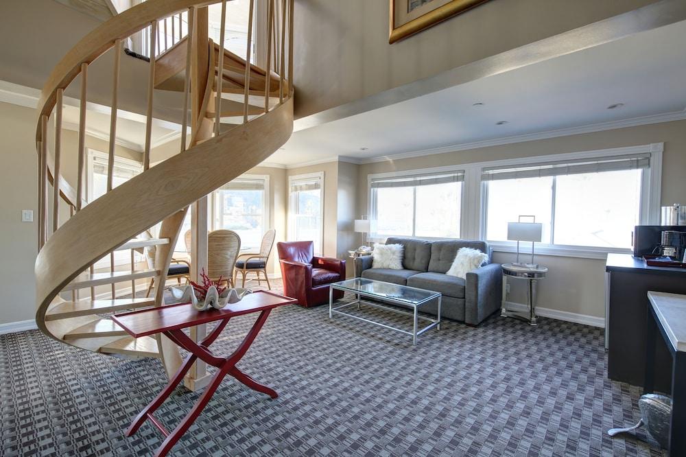 Glenmore Plaza Hotel Авалон Екстериор снимка