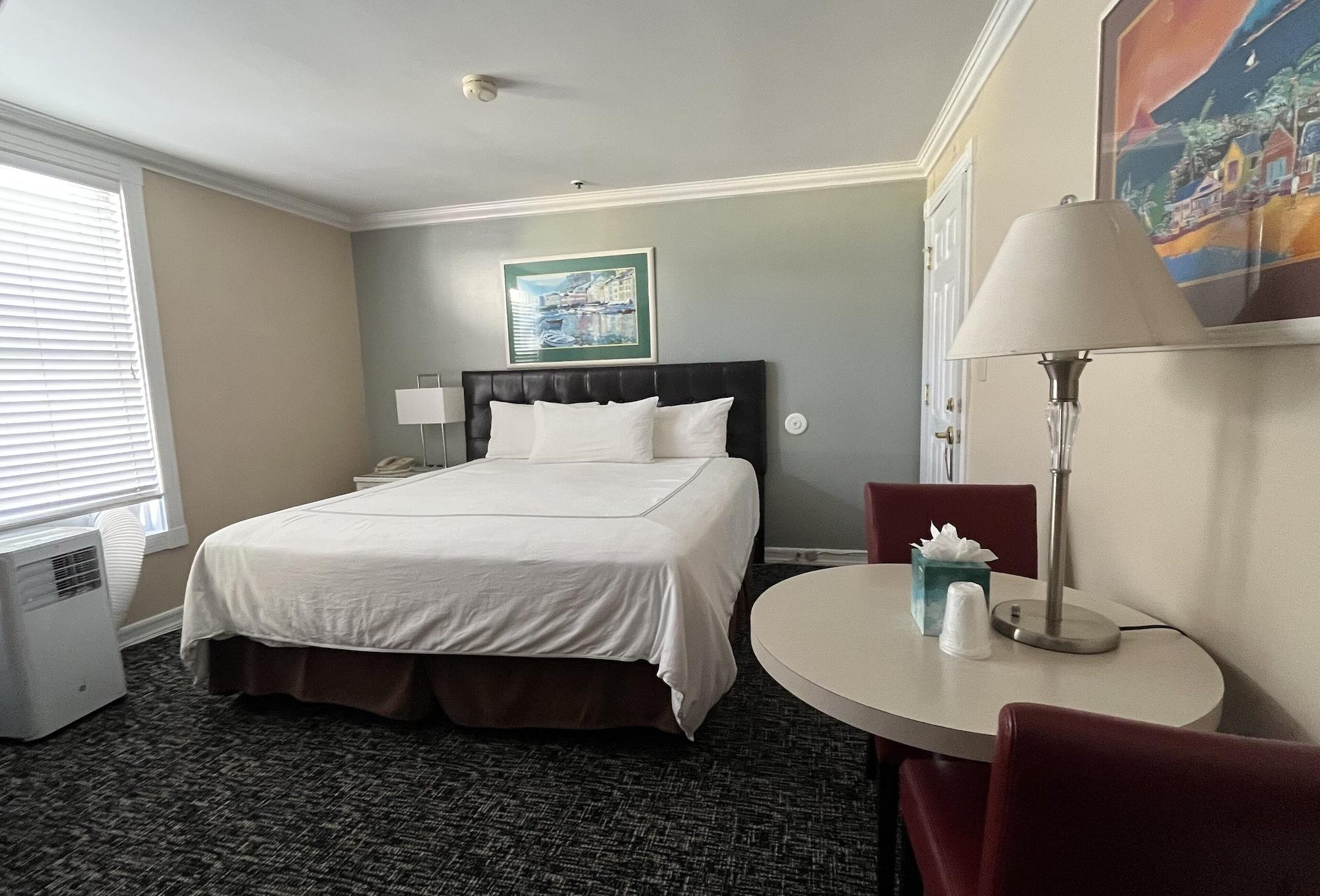 Glenmore Plaza Hotel Авалон Екстериор снимка
