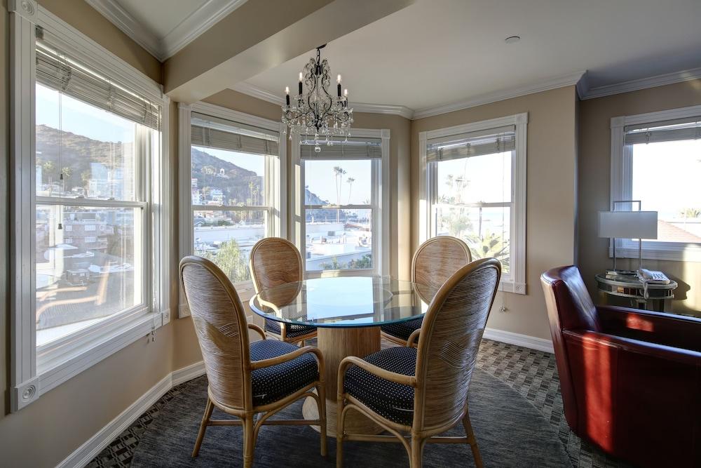 Glenmore Plaza Hotel Авалон Екстериор снимка