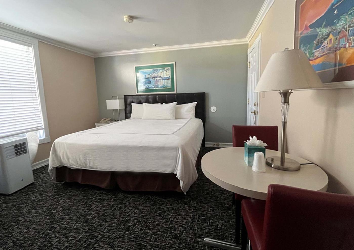 Glenmore Plaza Hotel Авалон Екстериор снимка