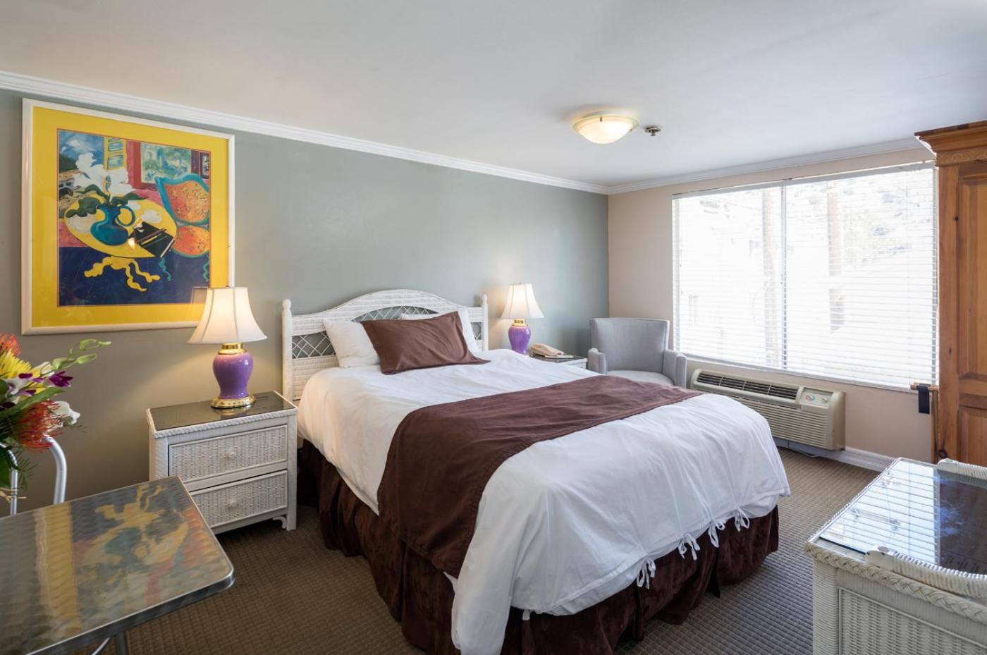 Glenmore Plaza Hotel Авалон Екстериор снимка