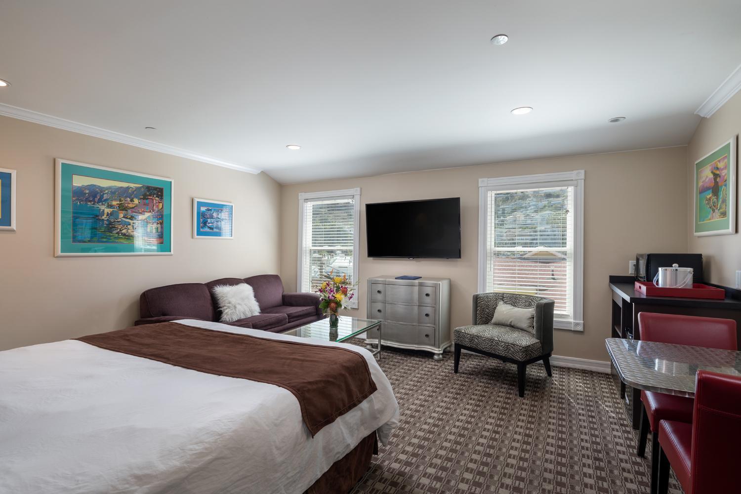 Glenmore Plaza Hotel Авалон Екстериор снимка