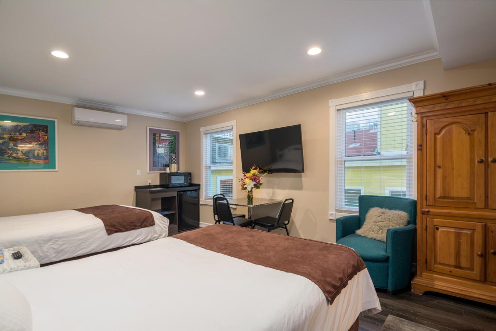 Glenmore Plaza Hotel Авалон Екстериор снимка